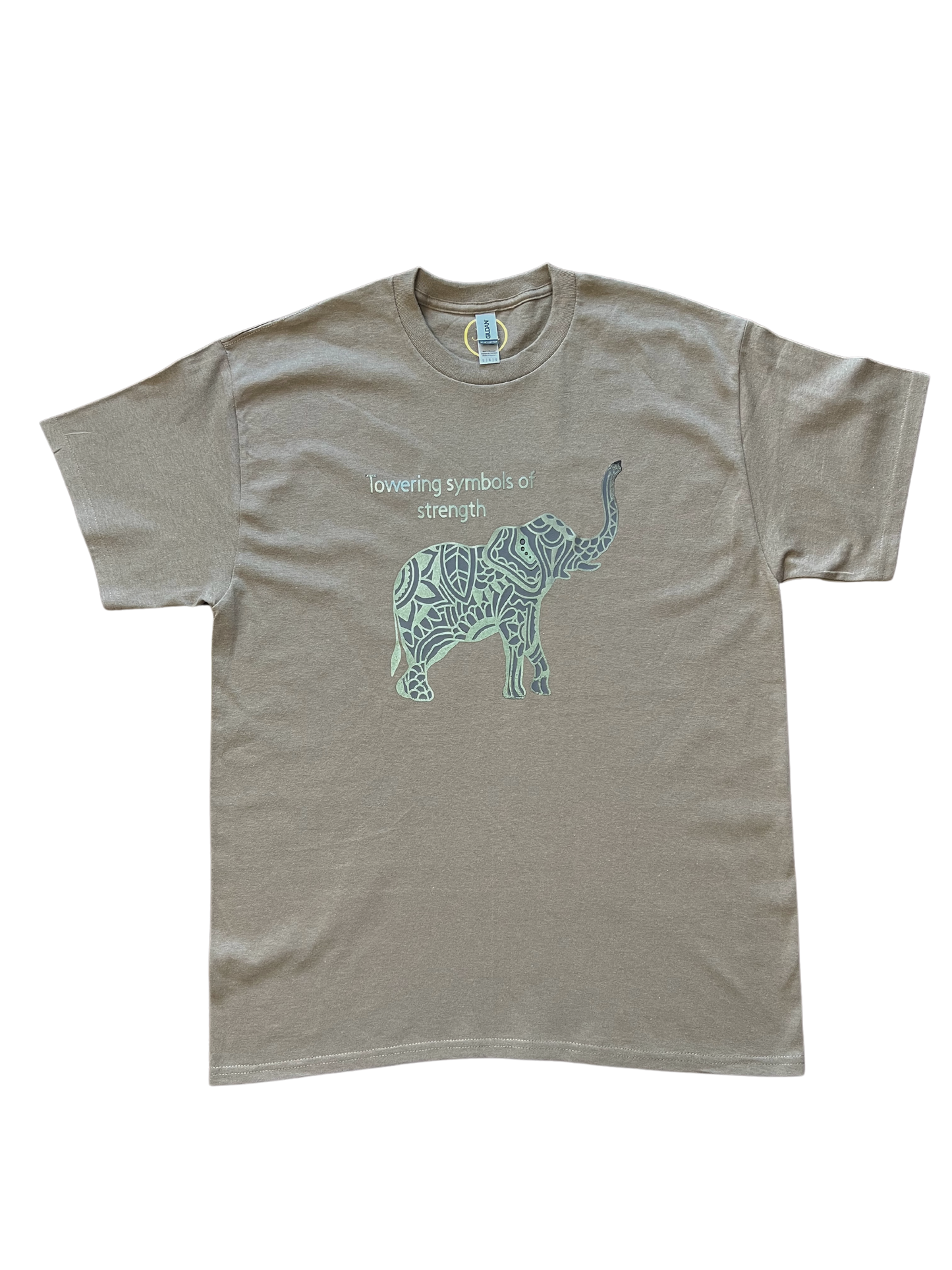 Camiseta para hombre con símbolos imponentes de fuerza